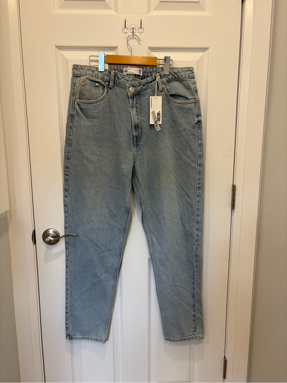 Refuge mom Light Wash Straight Leg Jeans #1119